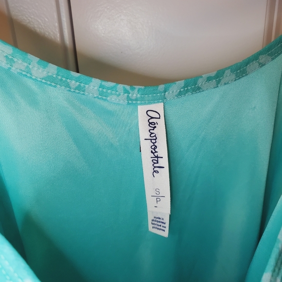 AEROSPOSTALE Sleeveless Pleated Front Blouse - Picture 2 of 4